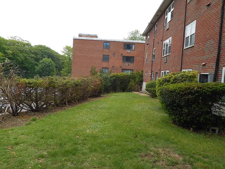 212 Kent St #5 — Photo 9