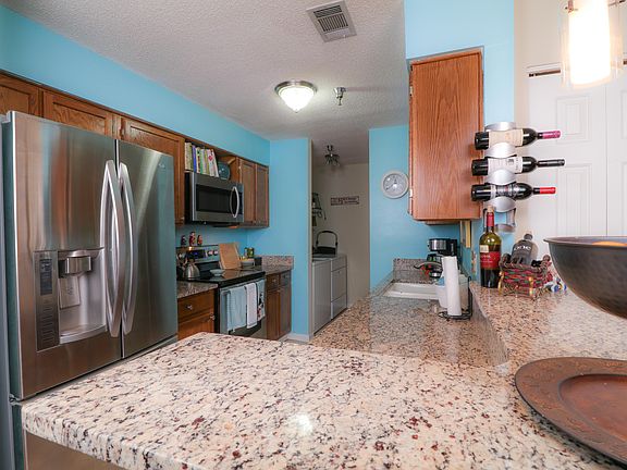 ss appliances/ granite 