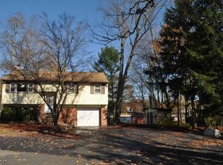 11 Wildrose Rd, Oak Ridge, NJ 07438