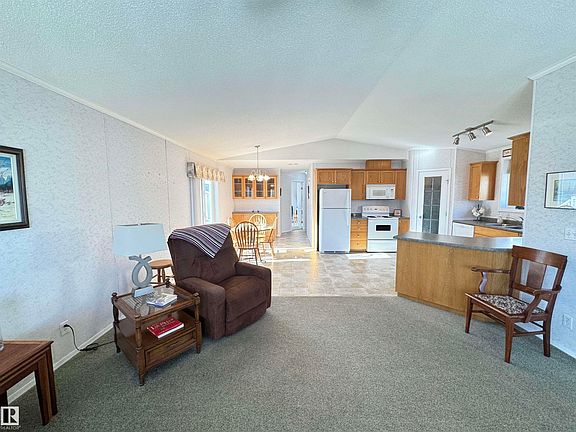 4th image of 4022 Aspen Way