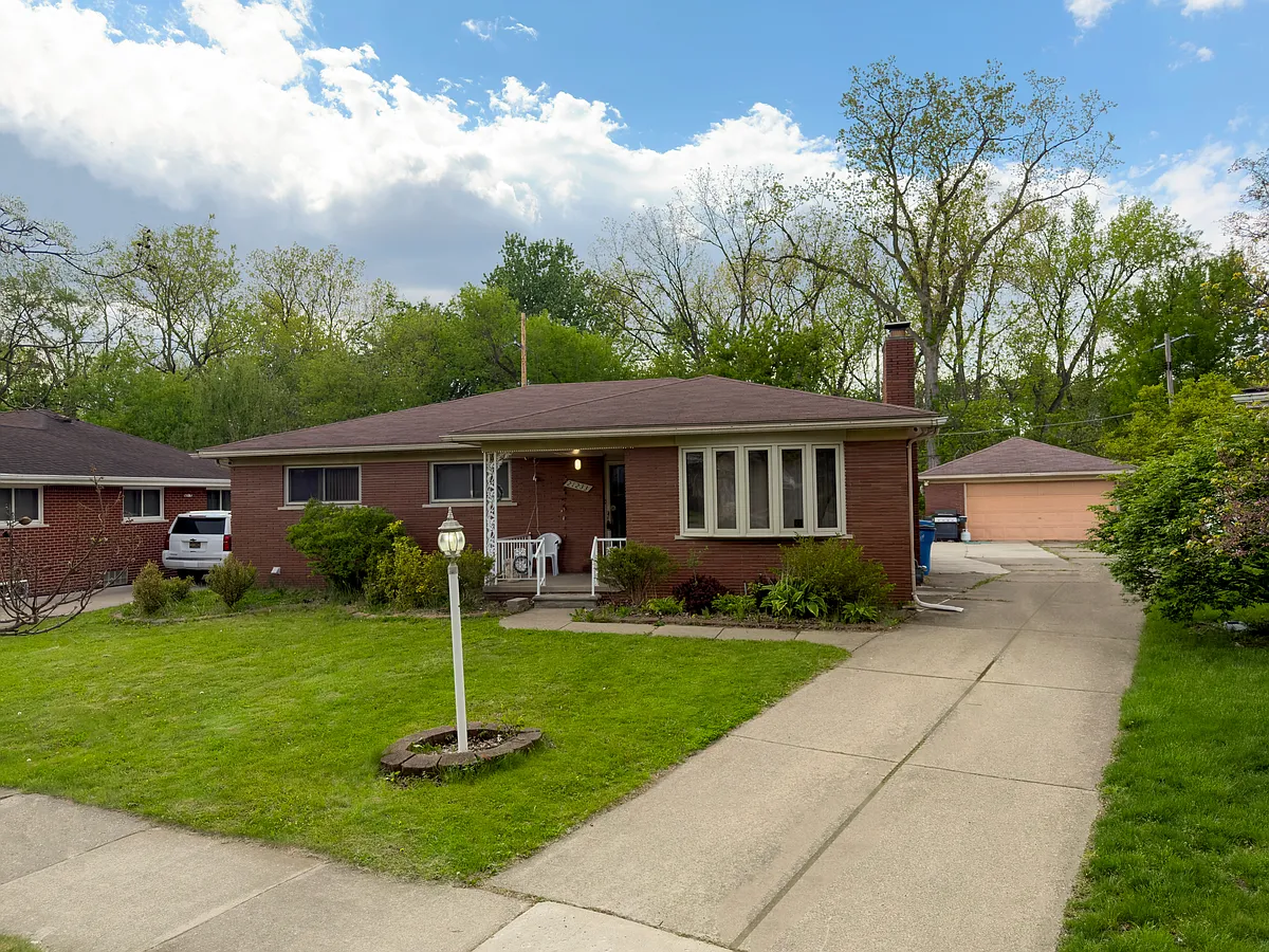 Building Photo - 21233 Fairview Dr