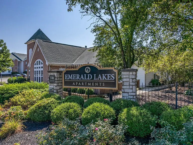 Emerald Lakes — Photo 16