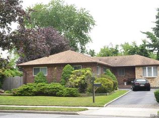 7 Joyce Rd, Plainview, NY 11803