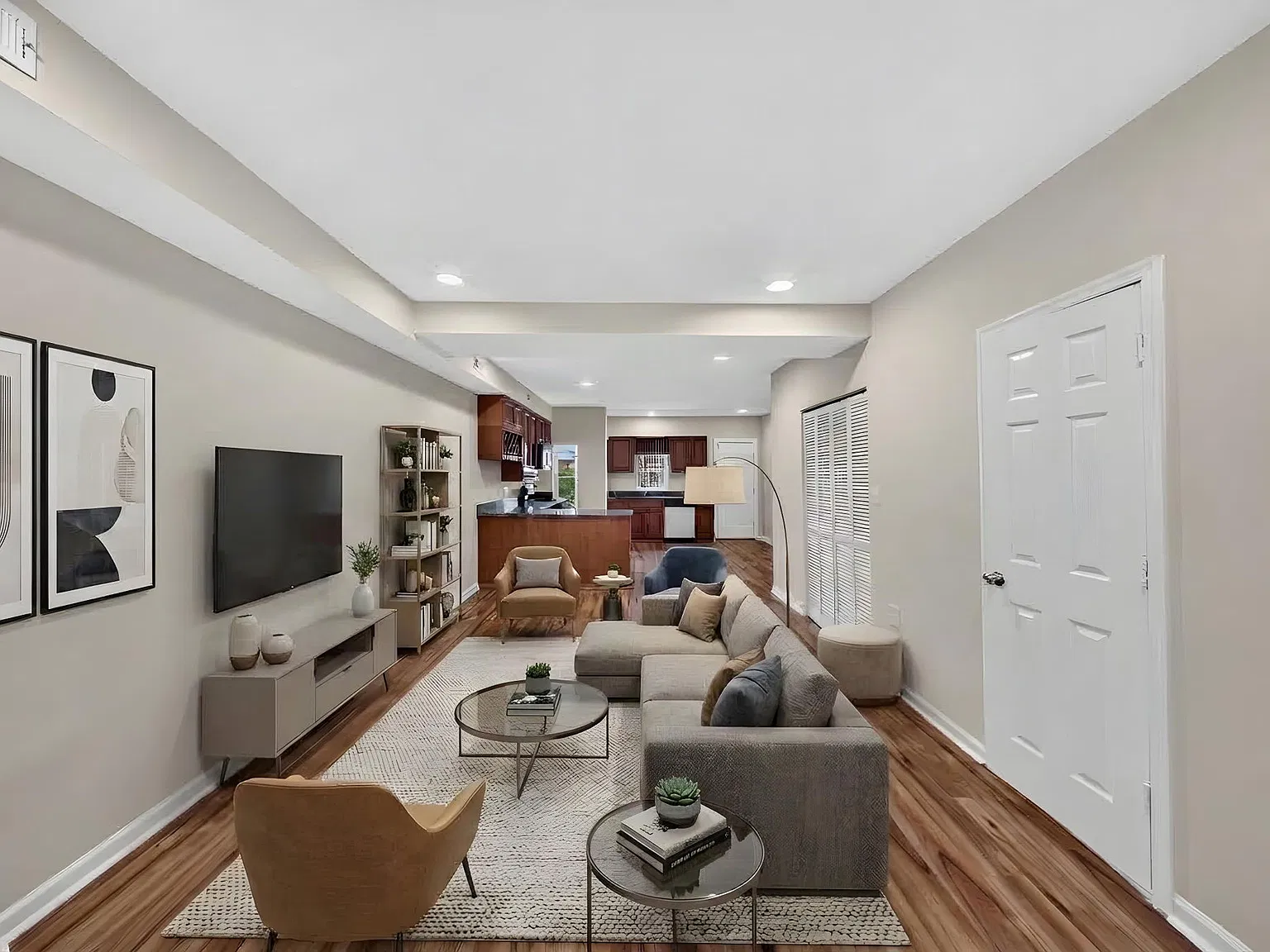 3 bed, 1916 sqft, $5,200 — Photo 3