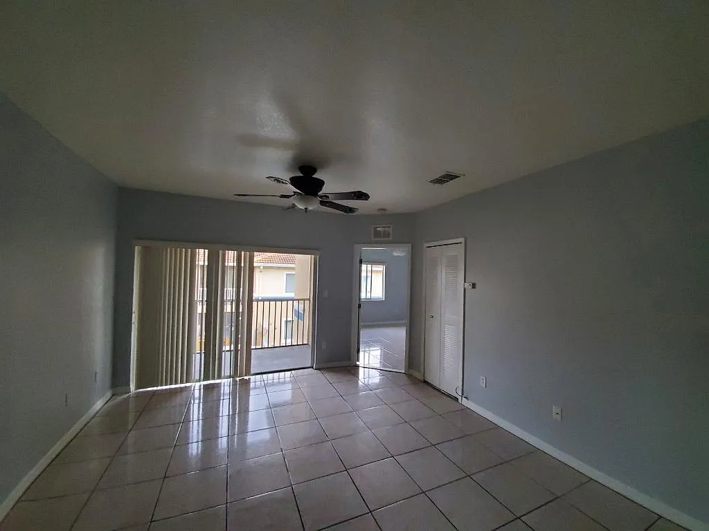 3 bed, 1200 sqft, $1,600 — Photo 2