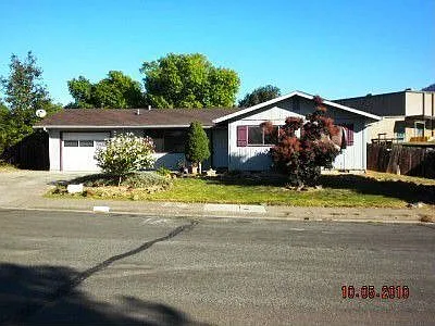 716 NW Parker Dr photo 1