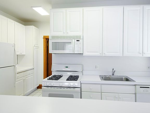 2nd image of 1010 W Hollywood Ave