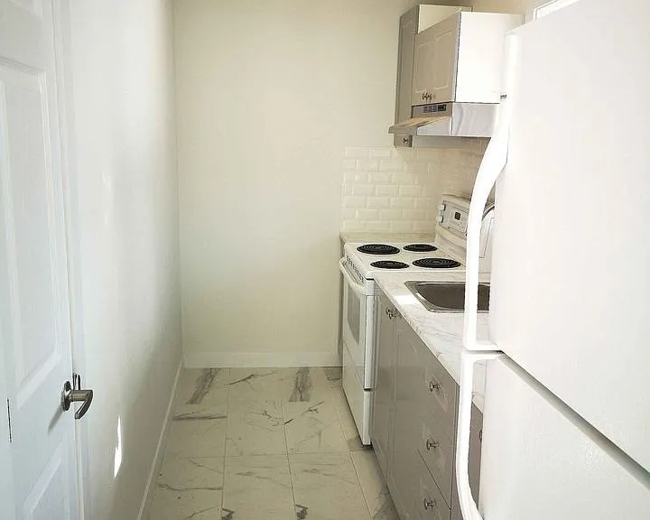85 Copeman Cres #LOWER — Photo 11