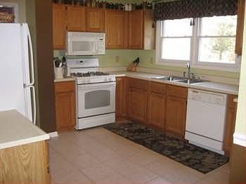 4th image of 2112 Chestnut Dr