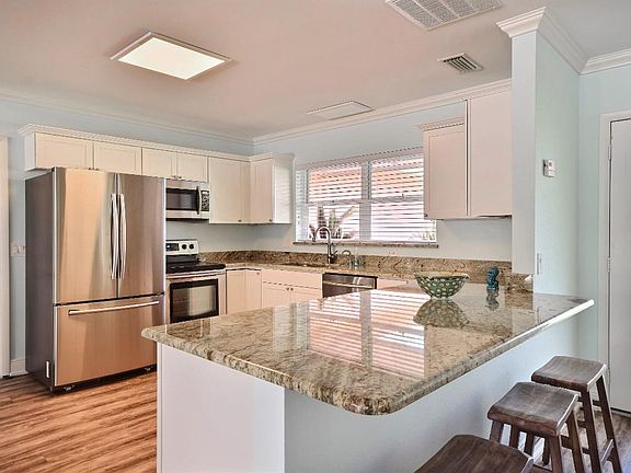 4th image of 23 Sea Horse Ln