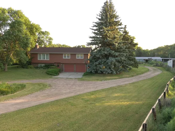 38452 129th St, Aberdeen, SD 57401