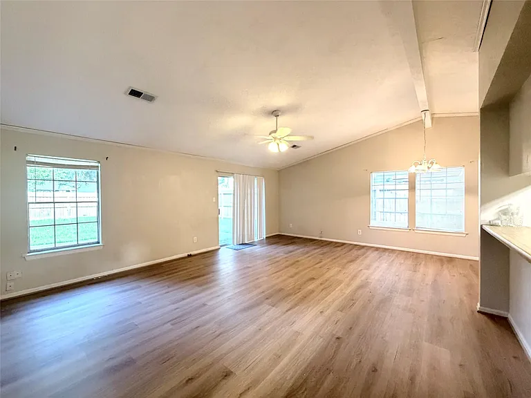 1318 Sand Stone Dr — Photo 3