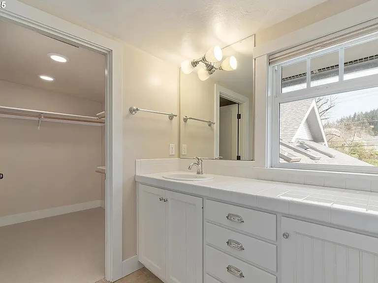 1545 Villard St — Photo 27