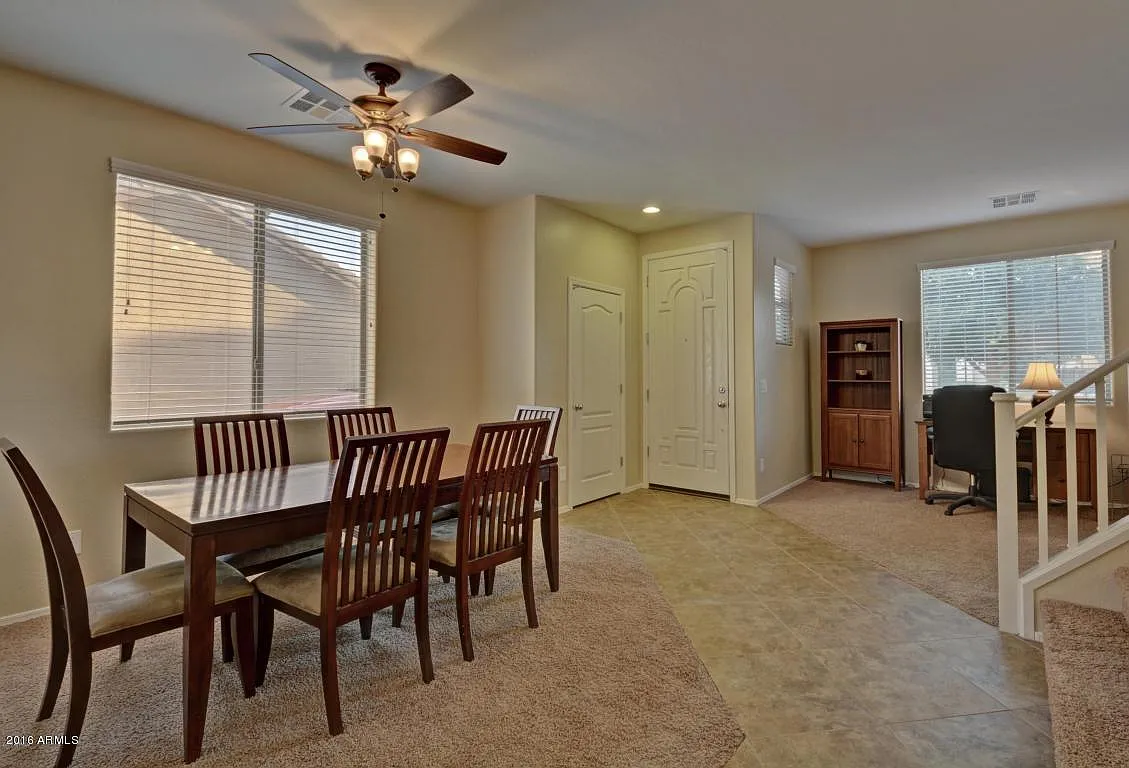 3 bed, 2.5 bath, 2356 sqft, $2,350 — Photo 4
