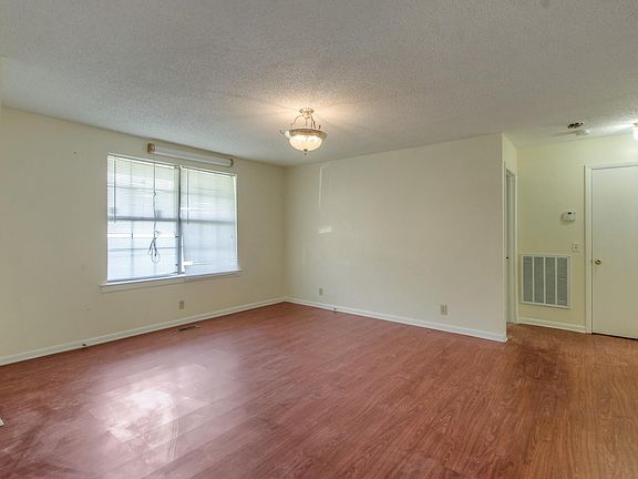 5th image of 2731 Park Dale Dr