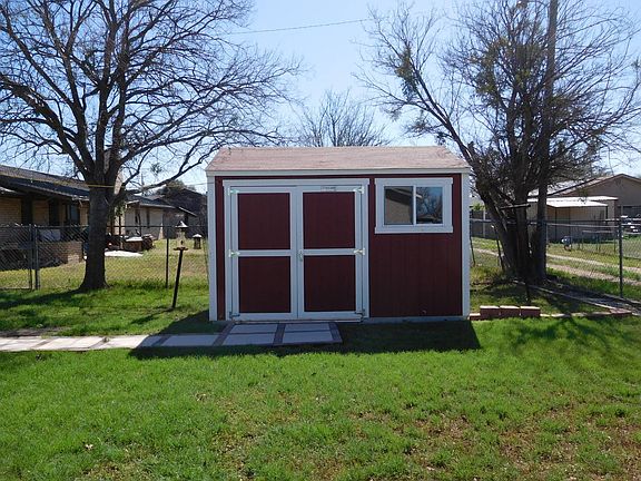 3rd image of 900 Country Club Rd