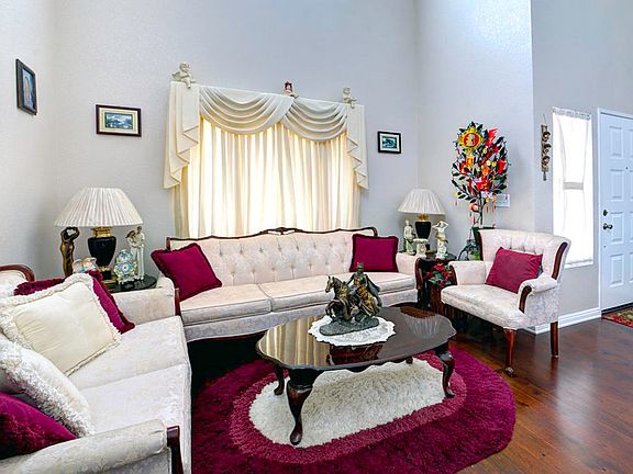 05 - Living Rm 2