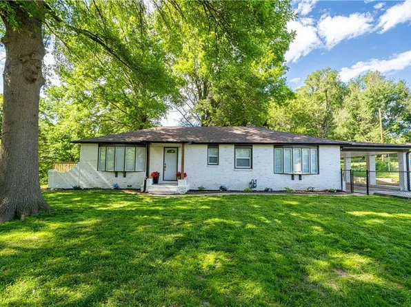 1021 Harmon St, Saint Joseph, MO 64504