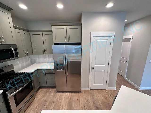 Charming 3-Bedroom Retreat with 2.5 Full Baths in Damascus, OR 1,513 Sq Ft of Comfort Awaits! — Photo 4
