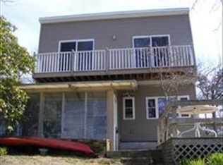 28 Agawam Beach Rd, Wareham, MA 02571