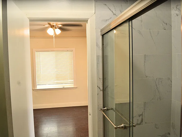 1190 N Kingsley Dr — Photo 4
