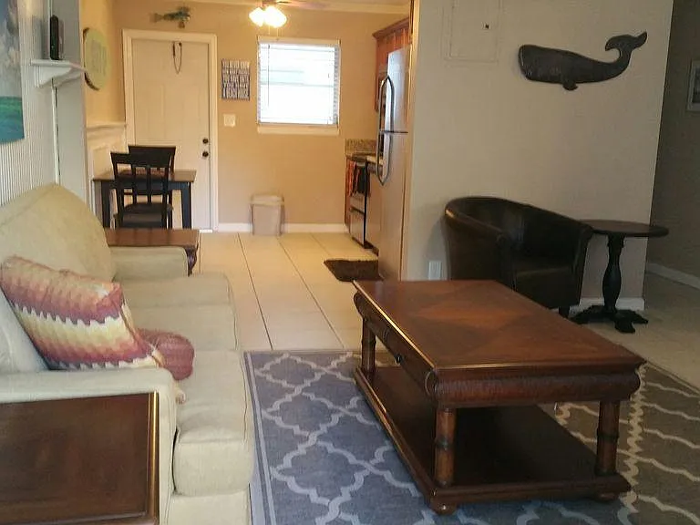 3220 NE 15th St #2 — Photo 3