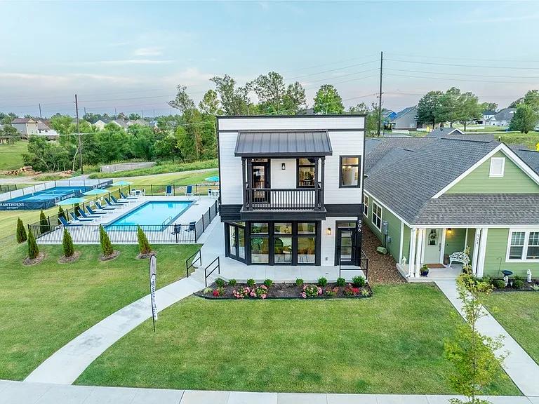 915 NE Heights Ln — Photo 30