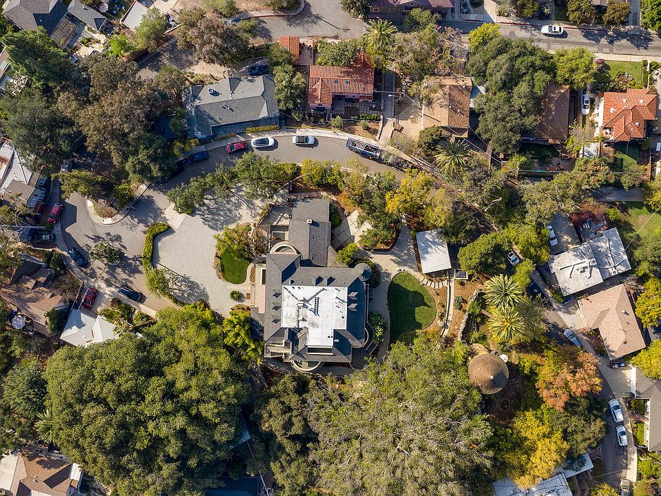 Residential Neighborhood with Grace Mansion at the Center.