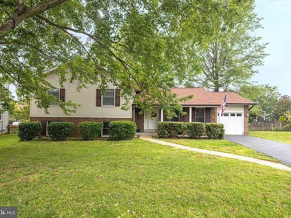 2nd image of 7025 Devereux Circle Dr