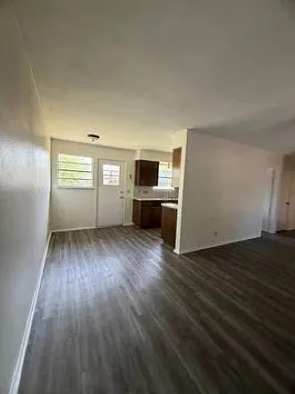 305 E Eggleston St #2 — Photo 6