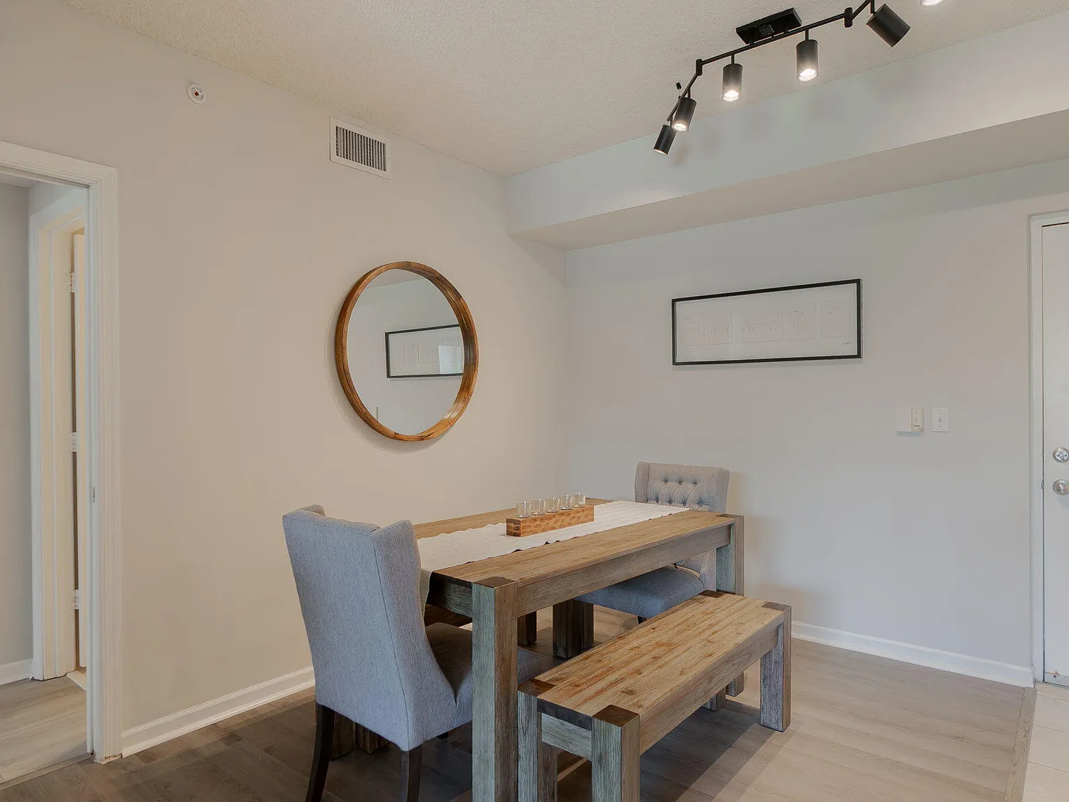 2 bed, 2.0 bath, 1174 sqft, $5,500 — Photo 2