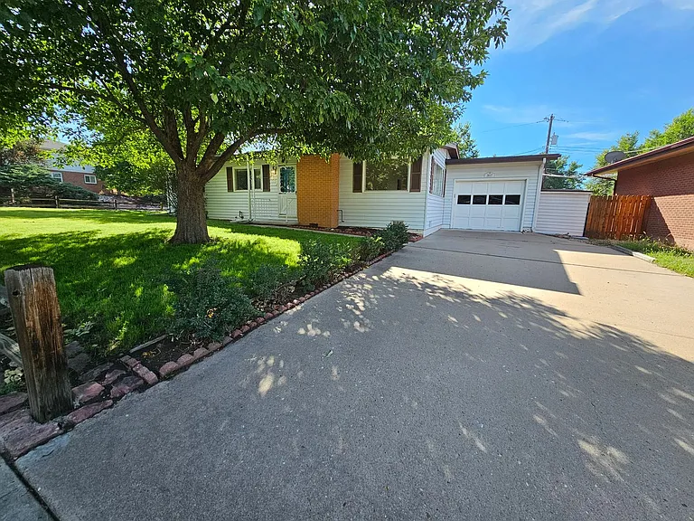 3617 Leeds Ln — Photo 2