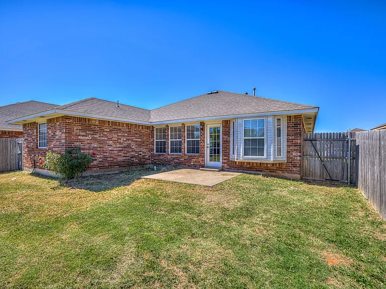 1104 Westridge Dr — Photo 25