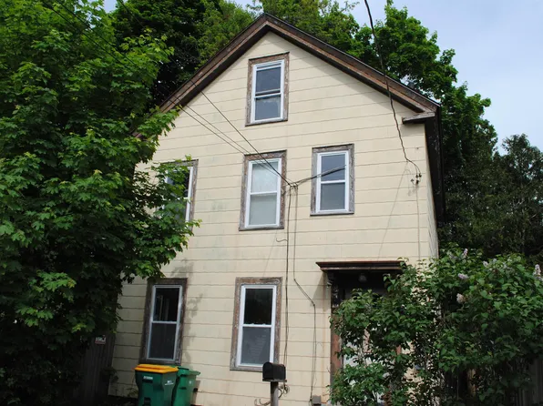 19 Pine Street, Rochester, NH 03867