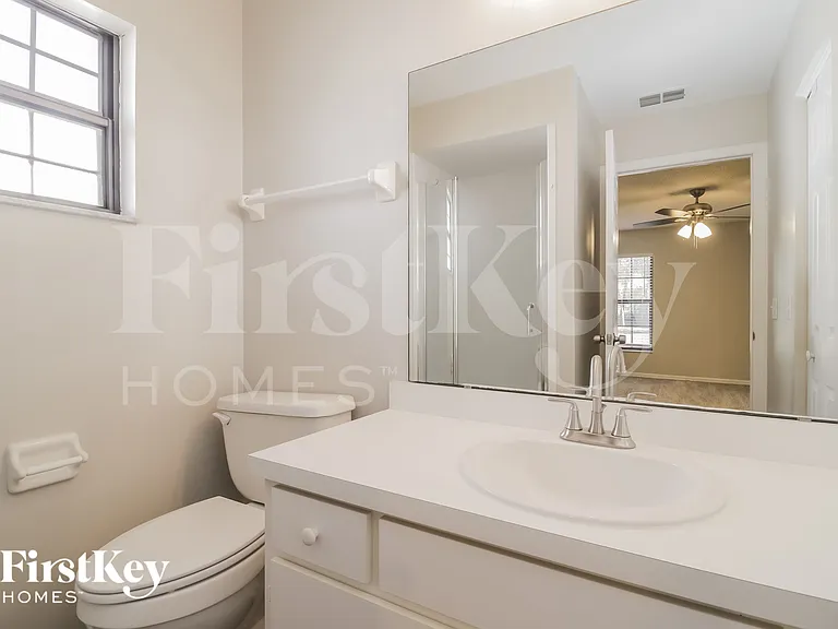 3260 Saint James Ave — Photo 11