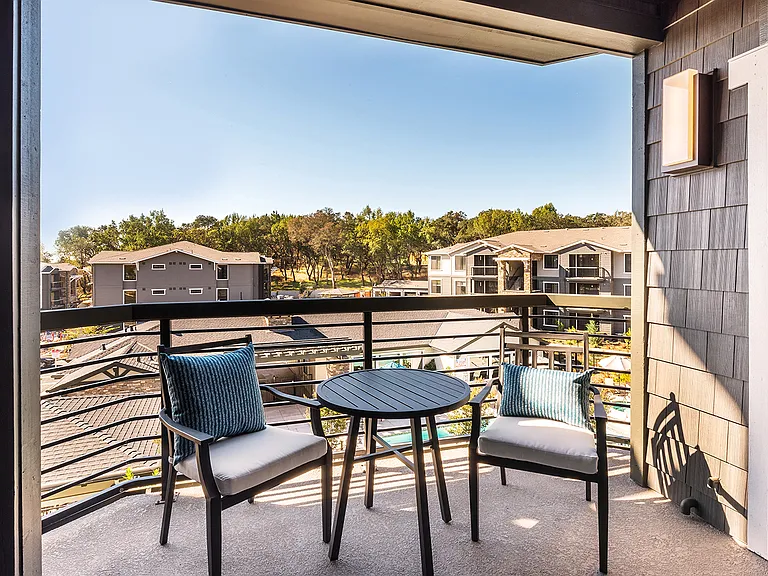 Canyon Oaks Luxury Apartments — Photo 30