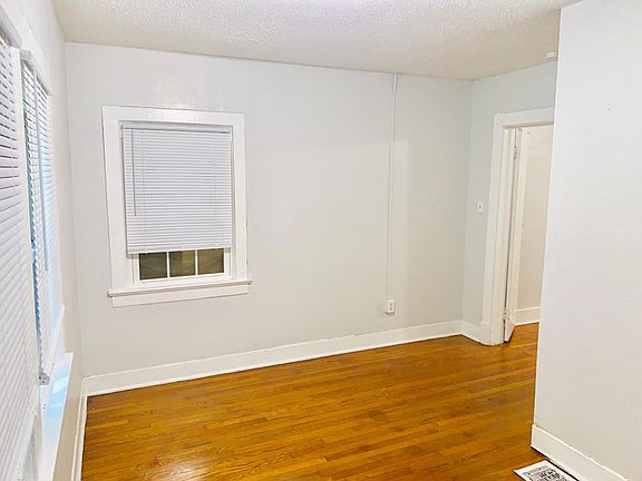 4th image of 3740 Chestnut Ave