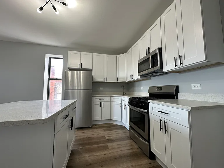 1145 N Sacramento Ave #3 — Photo 3