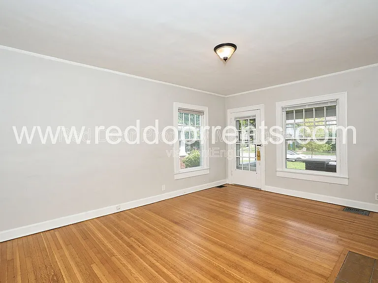 4704 N College Ave — Photo 22