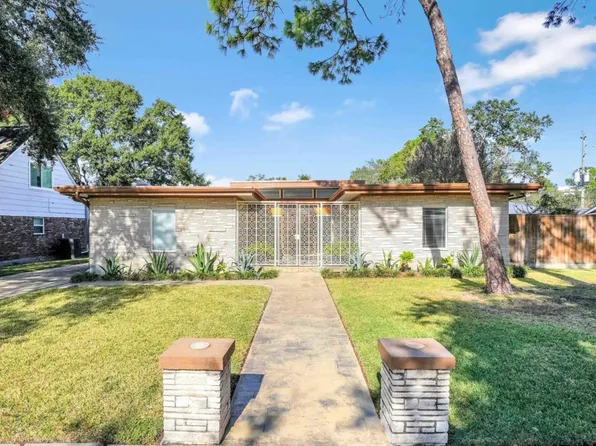 10630 Olympia Dr, Houston, TX 77042