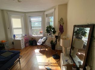 364 Riverway APT 17, Boston, MA 02115
