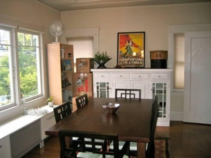 DR with built-in cabinets