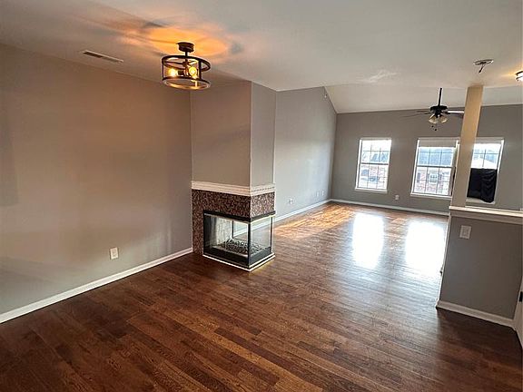 2nd image of 4240 Maple St