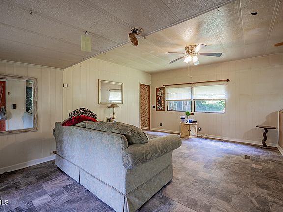 3rd image of 215 Landcastle Rd