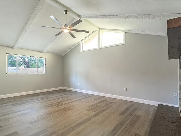 2021 Valley Dr — Photo 18