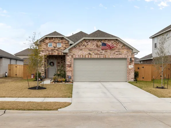 1217 Red Hills Dr, Iowa Colony, TX 77583