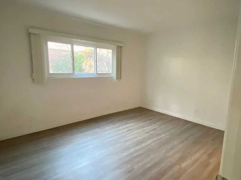 928 S Sherbourne Dr — Photo 5