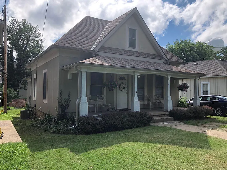 813 Saint Louis Ave — Photo 1