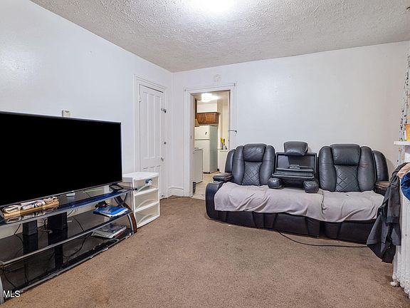 3rd image of 9 Jackson Place