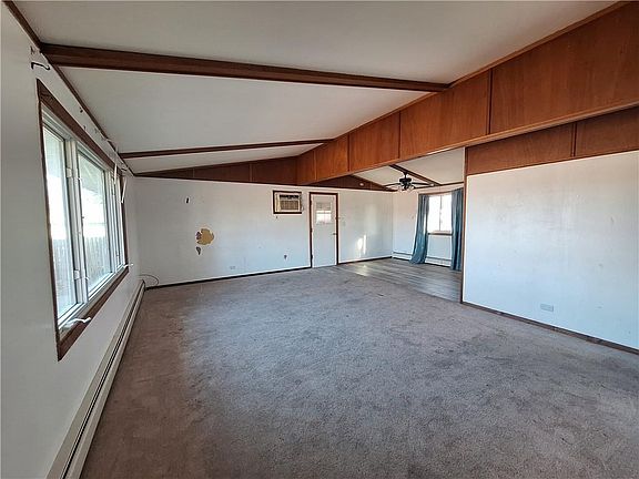 5th image of 820 Meadow Ln